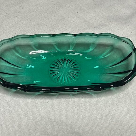 VTG Green Glass Scalloped Edges Intricate Center Design Oval Oblong Serving Dish - Picture 6 of 10